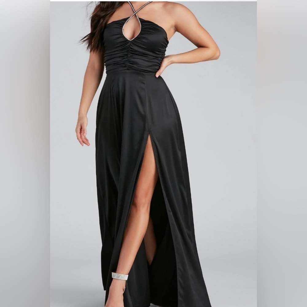 Windsor Kaelie black slit cross over floor length satin A line gown 🥀🪦🖤🕷️